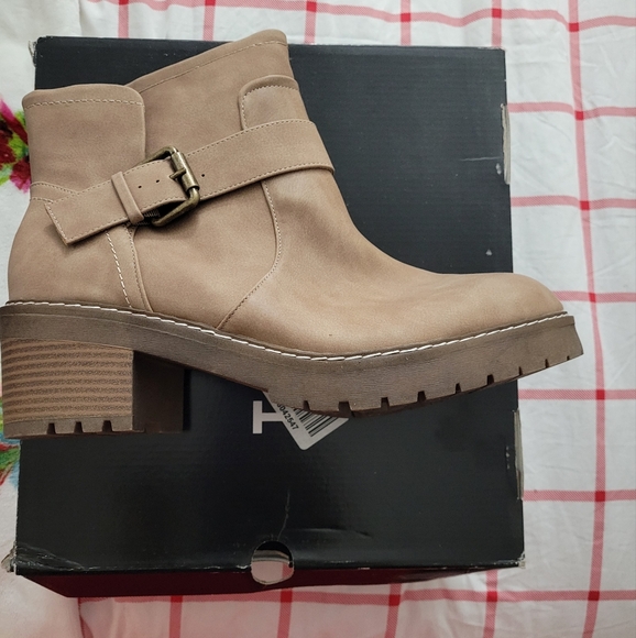 Nwt 12ww torrid chunky tan ankle boot - Picture 3 of 6